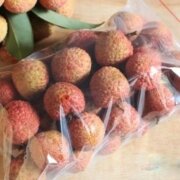 Đóng vải thiều bằng túi zip